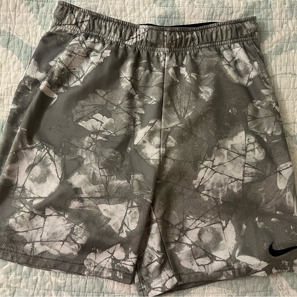 Two pair of Nike Dri-Fit Men’s Shorts Size Medium - Picture 4 of 8